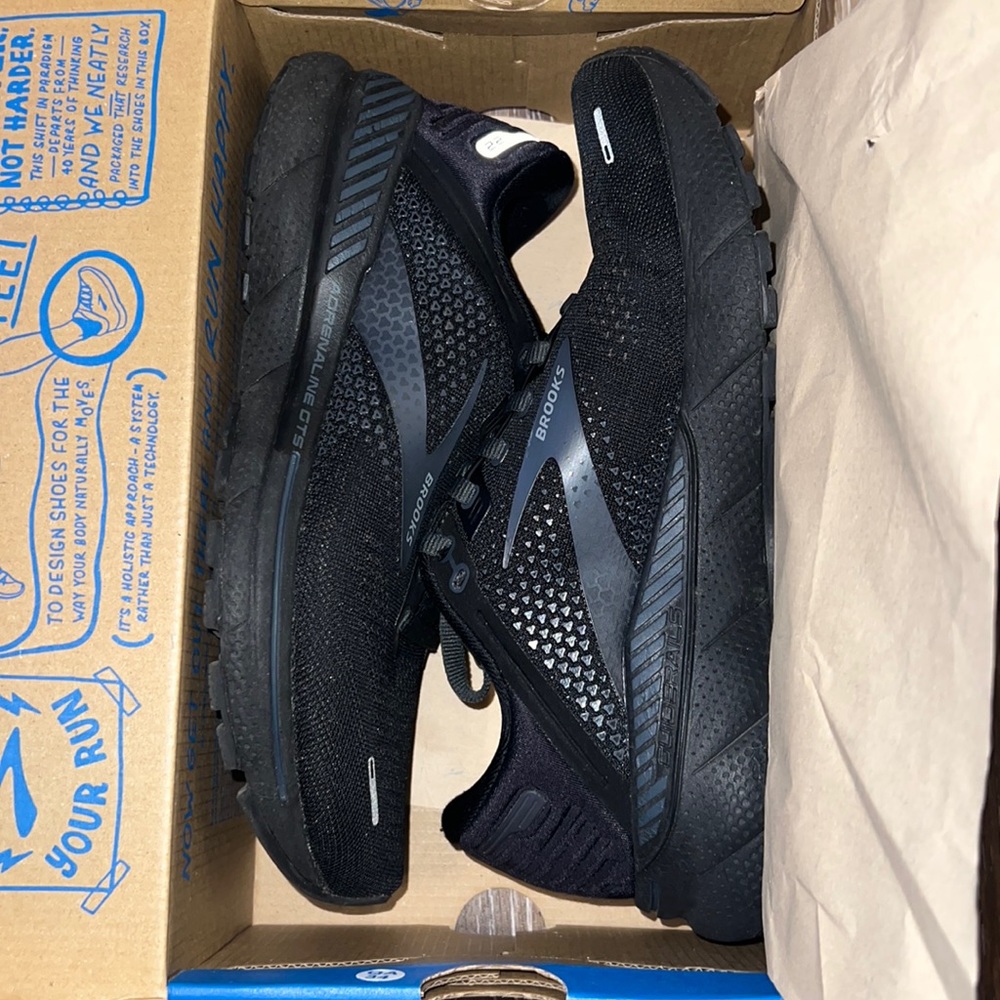 Brooks Adrenaline GTS 22- Size 8